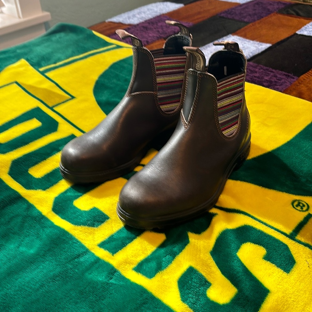 Blundstone women’s booties size 8 US. Rainbow detailing